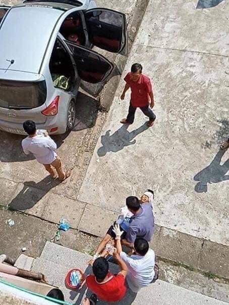 Phẫn nộ: Cháu bé đang ngủ say trong nhà bị bác ruột dùng vác dao sang chém đứt lìa 2 tay ở Bắc Giang-1