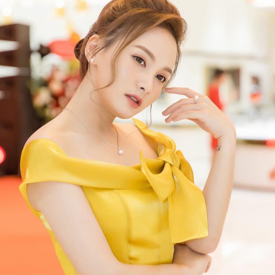 Mỹ nhân Việt khốn đốn vì vô tình lộ nhan sắc thật dưới ống kính của fans-1