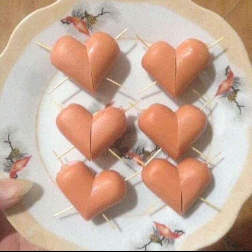 Cười ngất với siêu phẩm xúc xích tình yêu sau khi đã trải qua dầu sôi lửa bỏng-2