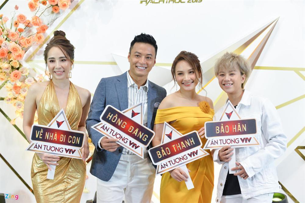 Nhã Phương và dàn sao Về nhà đi con hội ngộ trên thảm đỏ VTV Awards-2