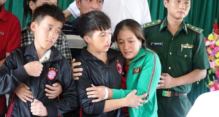 Nghe tin anh trai mất tích trên biển, em gái sốc nhập viện rồi tử vong-1