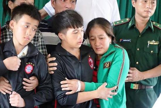 Nghe tin anh trai mất tích trên biển, em gái sốc nhập viện rồi tử vong
