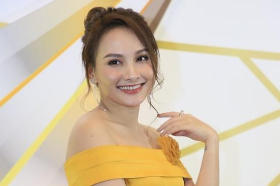 Bảo Thanh khoe giọng hát với nhạc phim 'Về nhà đi con' tại VTV Awards 2019