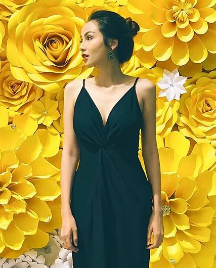 Hoa hậu Diễm Hương tự nhủ: "Nếu có thể, tôi sẽ học thật nhiều về cách xài tiền. Tôi sẽ nuôi hy vọng sẽ nở hoa".