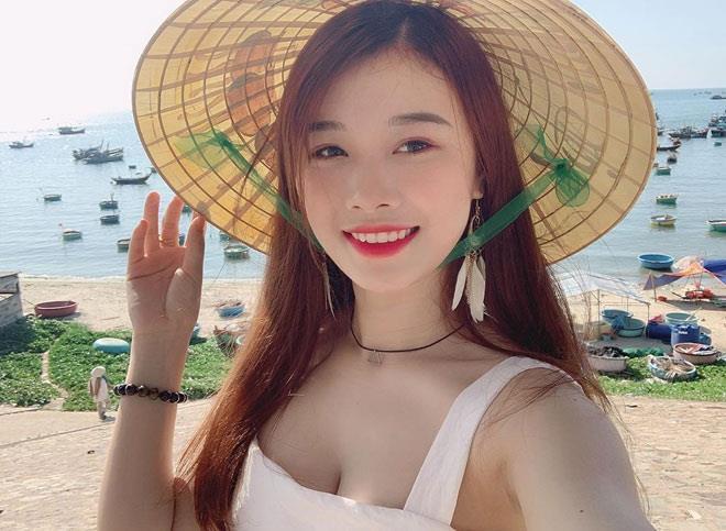 Bạn gái Văn Toàn nhận lời khen khi đổi gu