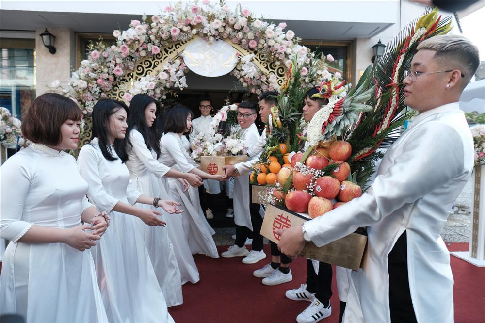 Cận cảnh dàn xe sang trị giá gần 100 tỷ đồng hộ tống con gái Minh Nhựa về nhà chồng-11