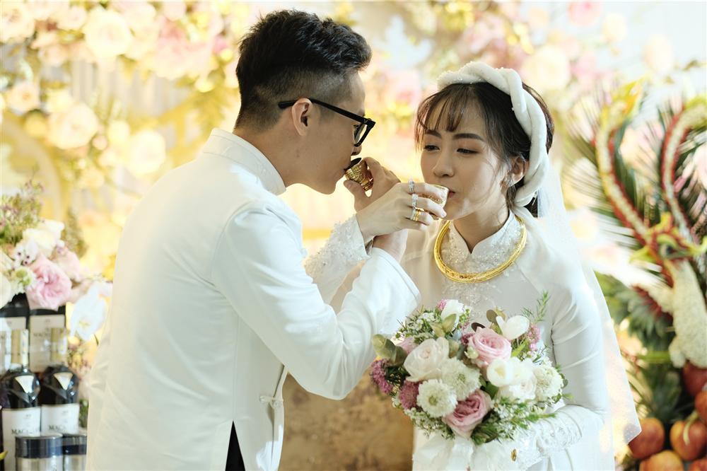 Cận cảnh dàn xe sang trị giá gần 100 tỷ đồng hộ tống con gái Minh Nhựa về nhà chồng-8