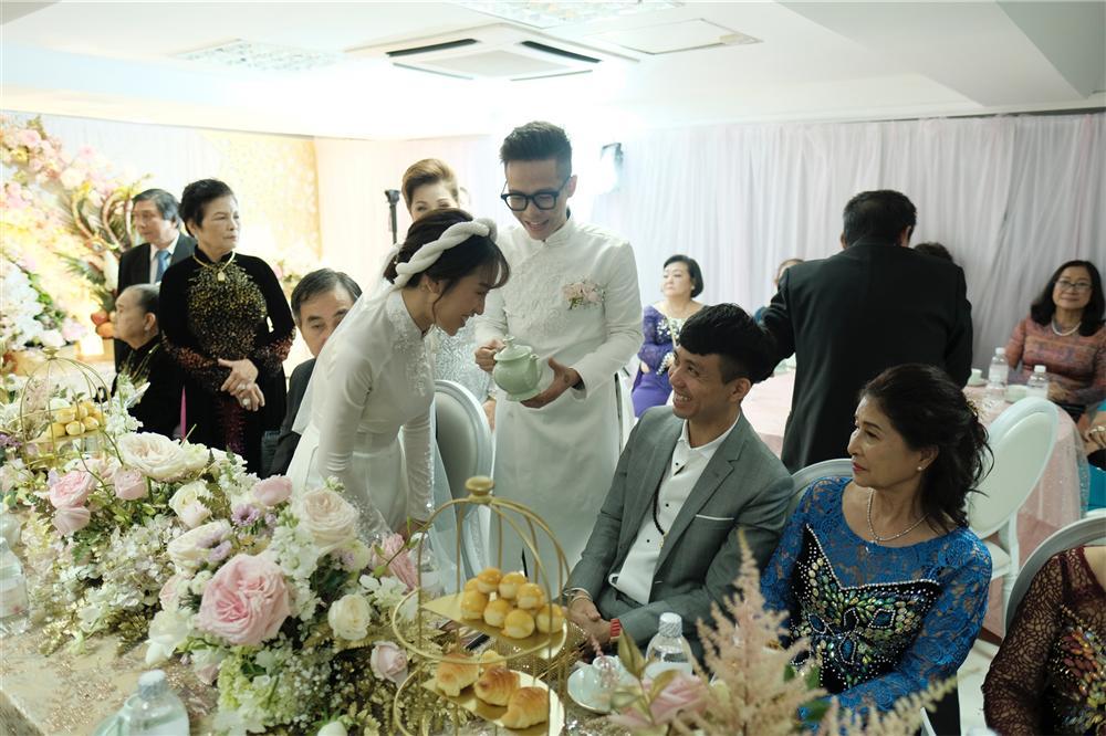 Cận cảnh dàn xe sang trị giá gần 100 tỷ đồng hộ tống con gái Minh Nhựa về nhà chồng-10