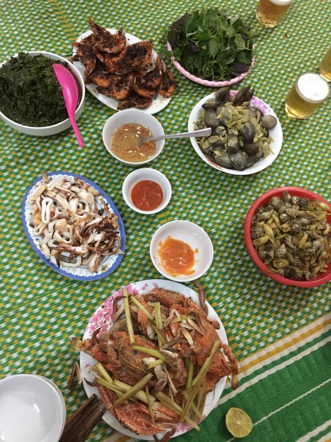 Em chồng khoe chị dâu làm chân gà mang lên tận công ty cho ăn, nhìn mâm cơm hàng ngày chị làm dân mạng càng ngưỡng mộ hơn-5