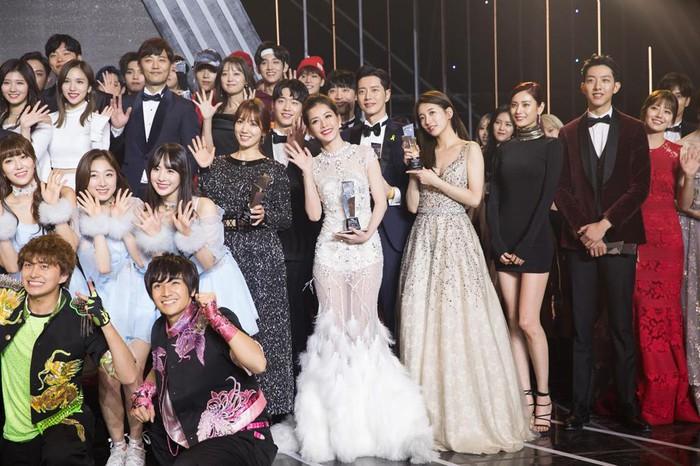 Giải thưởng Hàn vướng nhiều ồn ào trước khi bị loạt sao Việt từ chối-4