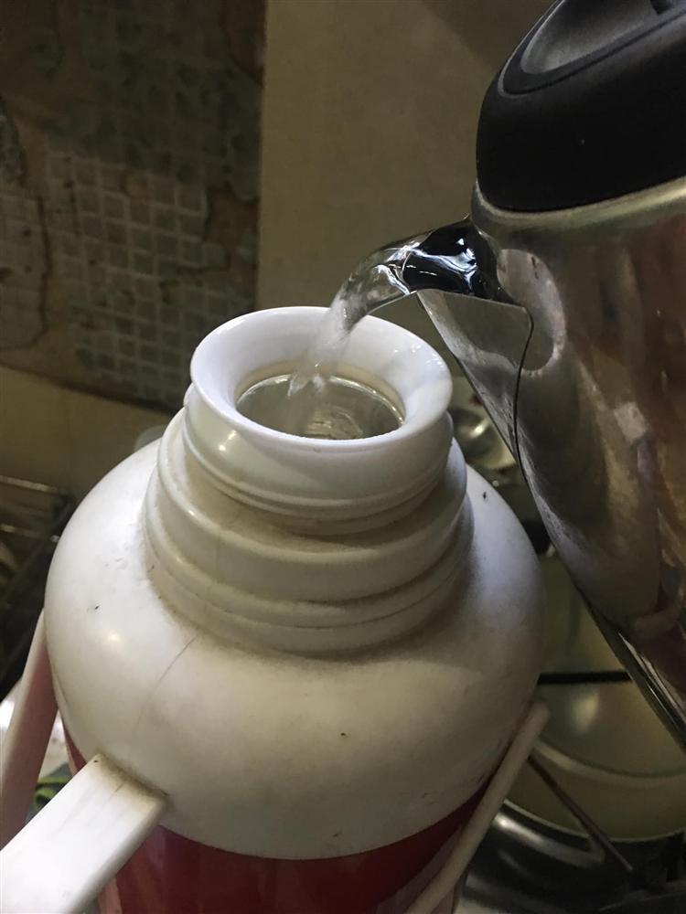 Chồng ám chỉ vợ có mỗi việc trông con cũng không xong, chị vợ gửi một bức ảnh làm chồng xanh mặt, chị em hả hê-5