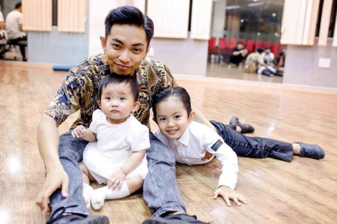 3 ông bố bỉm sữa của showbiz Việt khiến bao người phụ nữ thầm mơ vì chăm con quá khéo-6