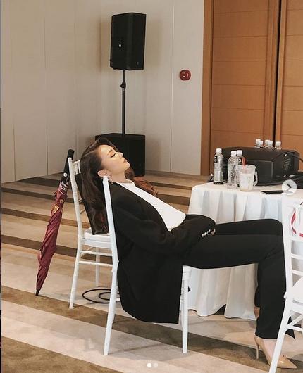 Thanh Hằng khép lại tin sao Việt: "Hình ảnh lung linh có thể gây choáng ngợp. Nhưng mình thì lại thích những gì thuộc về đời thực một chút".