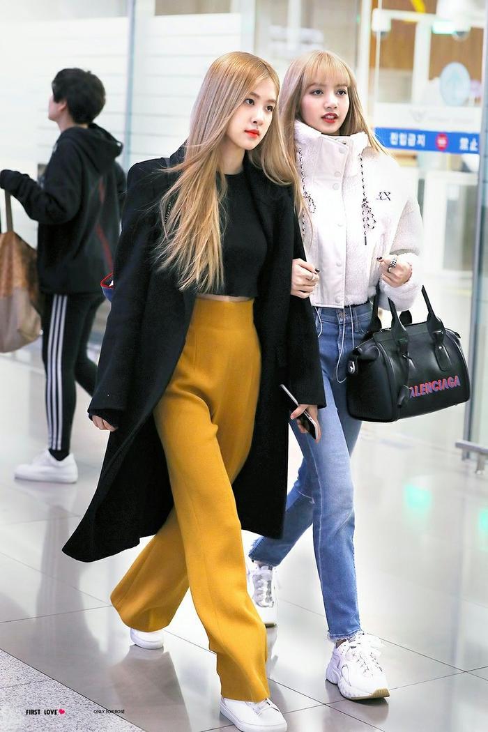 Blackpink Jisoo xinh đẹp tỏa sáng ở sân bay, nhưng gu thời trang lại bị chê già chát-8
