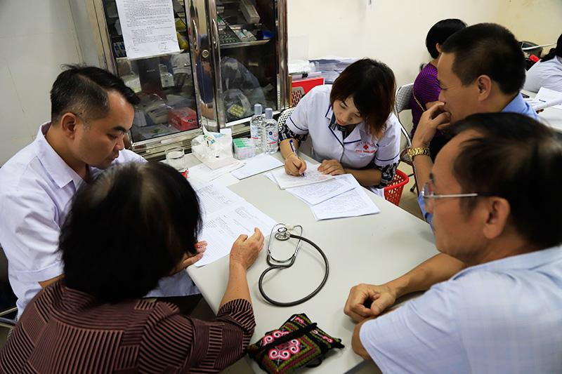 Vụ cháy Công ty Rạng Đông: 1/3 người đi khám phải chuyển viện xét nghiệm, điều trị-1