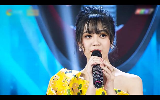 Chân dung gái xinh hát dở ẹ được Dương Triệu Vũ hối thúc đi thi Hoa hậu tại Giọng Ải Giọng Ai-2