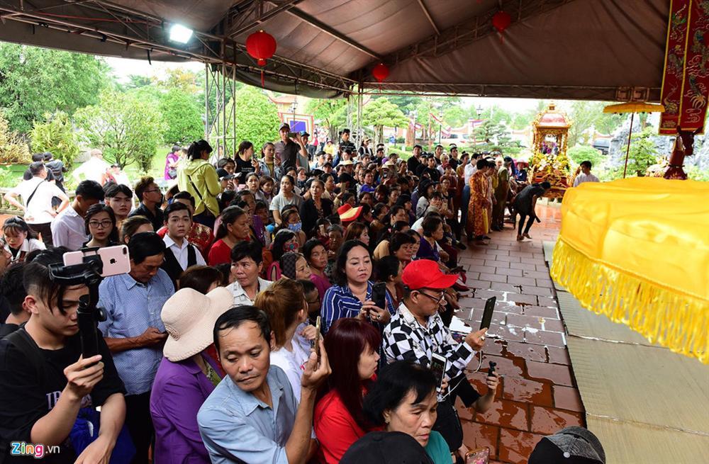 Hoài Linh làm lễ dâng hương Tổ nghề, nhiều nghệ sĩ Việt tham dự-12