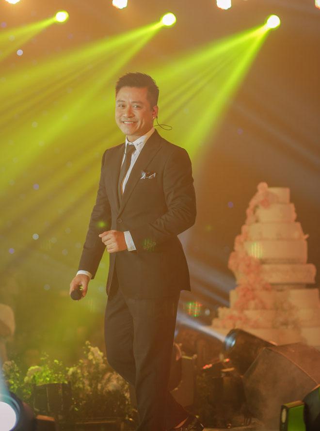 Cuối cùng cũng hé lộ khoảnh khắc siêu độc khi Minh Nhựa lái xe 80 tỷ chở con gái vào lễ đường-10