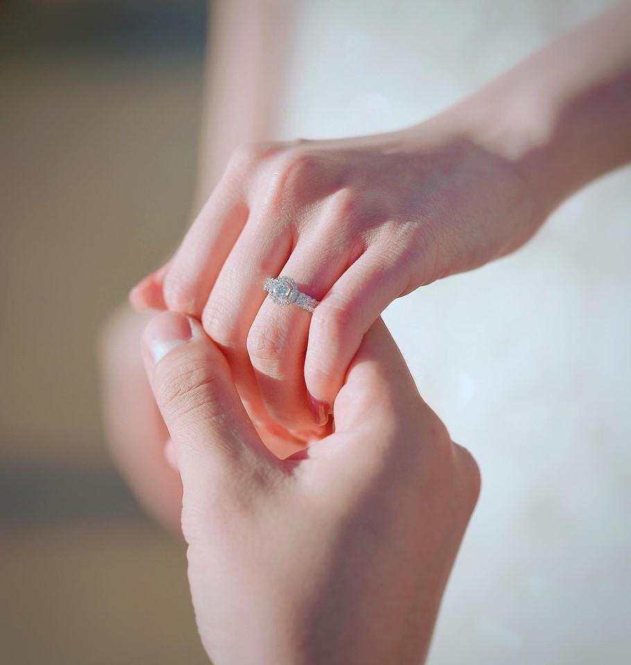 Hủy hôn với con trai nghệ sĩ Hương Dung, nữ giảng viên xinh đẹp được bạn trai hotboy cầu hôn tại tháp Eiffel-2