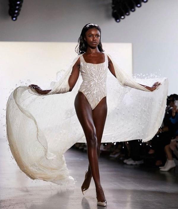 Thiên thần Victorias Secret đẹp nhất thế giới làm nàng thơ của NTK Công Trí-6