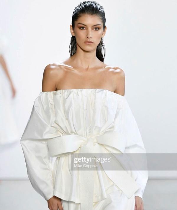 Thiên thần Victorias Secret đẹp nhất thế giới làm nàng thơ của NTK Công Trí-8