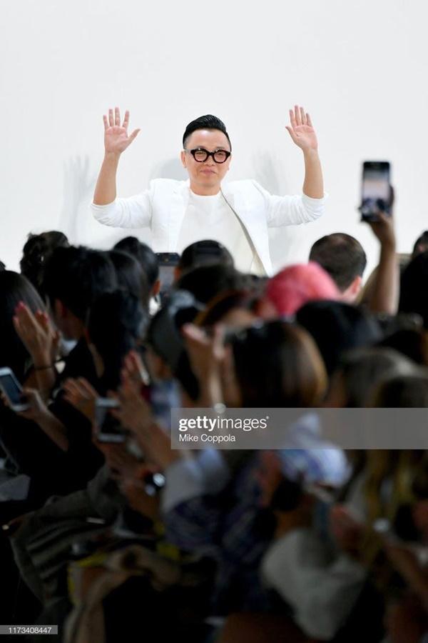 Thiên thần Victorias Secret đẹp nhất thế giới làm nàng thơ của NTK Công Trí-11