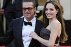 Brad Pitt 'dằn mặt' vệ sĩ tán tỉnh vợ cũ Angelina Jolie?