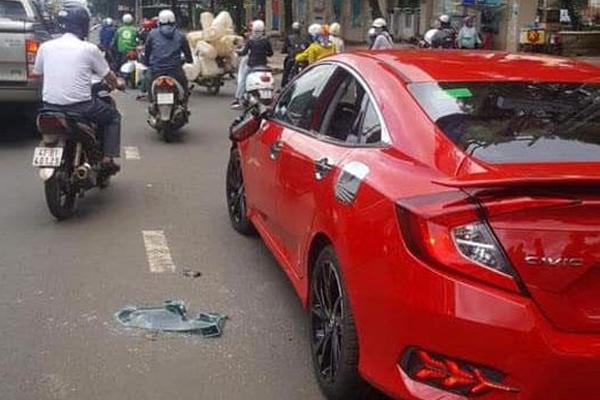 Đưa thầy chùa đập bể kính ôtô đi điều trị tâm thần-1