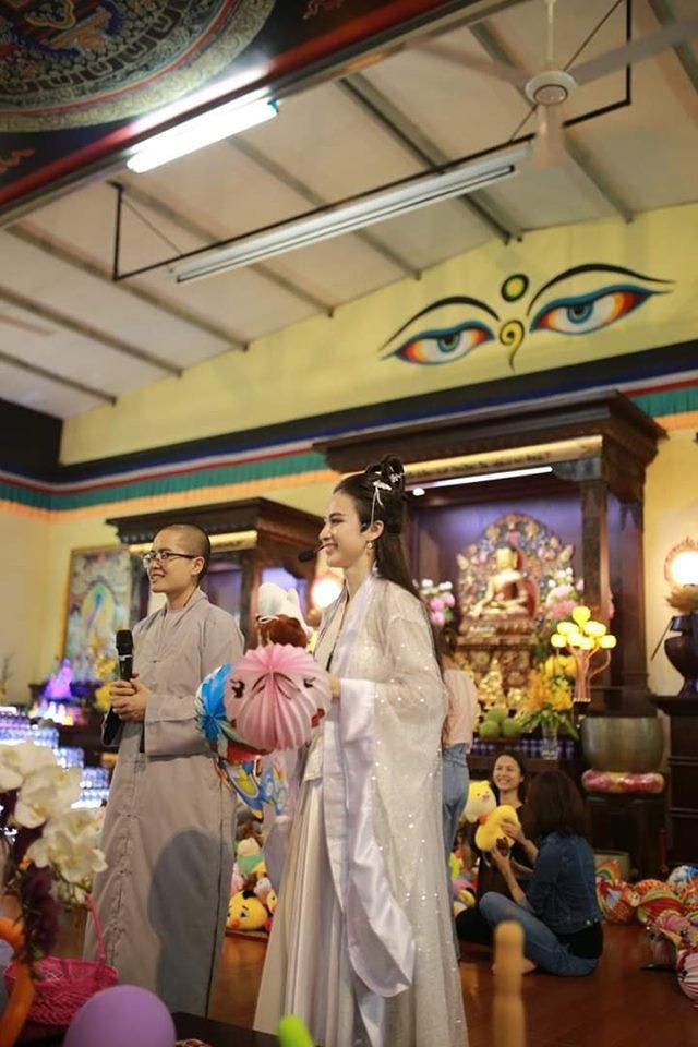 Nhan sắc Angela Phương Trinh được so sánh với chị Hằng nhưng antifan vẫn soi vào chiếc mũi chẳng khác nào Đát Kỷ-11