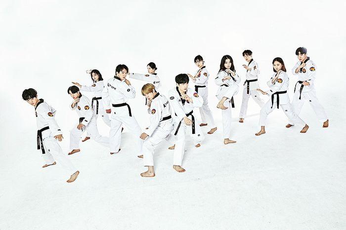 Fan Kpop xôn xao trước dự án chào sân của nhóm tân binh nam nữ có xuất thân từ… lò võ thuật-3