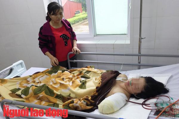 Chồng khóc bên thi thể vợ đang mang thai bị xe cán tử vong ở Hòa Bình-3