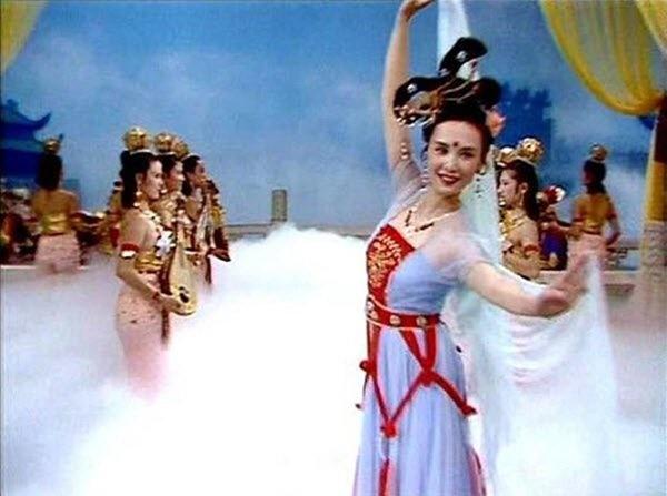 Khâu Bội Ninh: Từ nhân viên quèn đến Hằng Nga giàu có, đẹp nhất màn ảnh-5