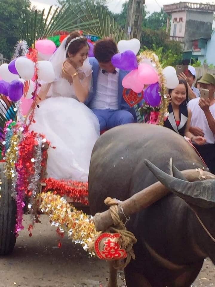 Nhan sắc cô dâu cưỡi trâu về nhà chồng nở nụ cười rạng rỡ làm dân mạng hết lời khen ngợi-3