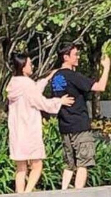 Vợ chồng Triệu Lệ Dĩnh - Phùng Thiệu Phong hẹn hò tình tứ giữa tin đồn ly hôn-3