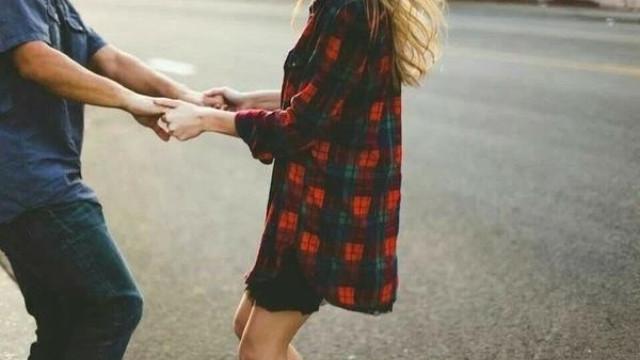 Người yêu bỏ đi biệt không lý do, 5 năm sau tôi biết sự thật chỉ nhờ một tấm thiệp hồng-2