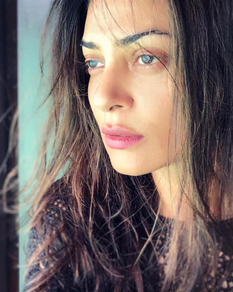 Bản tin Hoa hậu Hoàn vũ 11/9: HHen Niê và Hoàng Thùy tắt nắng trước giai nhân nghiêng nước nghiêng thành-5