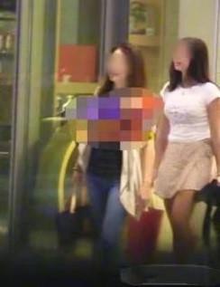 Thành Long gây bàn tán vì hình ảnh đưa đón phụ nữ về nhà lúc nửa đêm-2