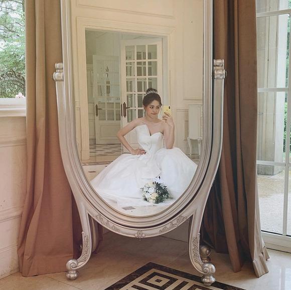 Á hậu Phương Nga đăng ảnh diện váy cưới xinh ngút ngàn, fan rần rần hối thúc Bình An chuyện cưới xin-1
