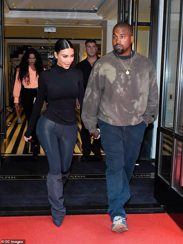 Kim Kardashian cắt tóc ngắn trẻ trung, diện mạo khác lạ khi ra phố-9
