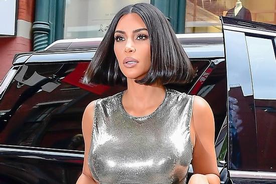 Kim Kardashian cắt tóc ngắn trẻ trung, diện mạo khác lạ khi ra phố