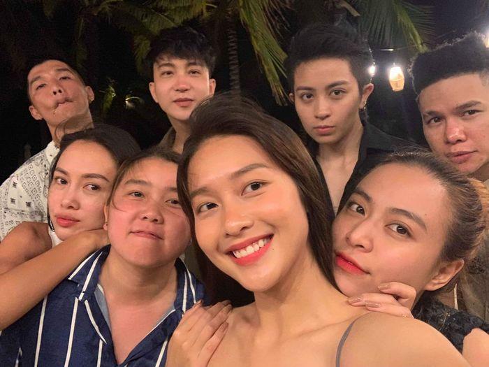 Sau nghi án chia tay Vĩnh Thụy, Hoàng Thùy Linh vướng nghi án hẹn hò đồng tính Gil Lê-16