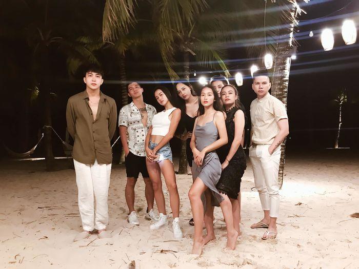 Sau nghi án chia tay Vĩnh Thụy, Hoàng Thùy Linh vướng nghi án hẹn hò đồng tính Gil Lê-18