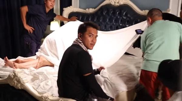 Cảnh giường chiếu kiểu Việt: Mọi người trùm chăn vây xem, nam diễn viên hết hơi vì mệt-3