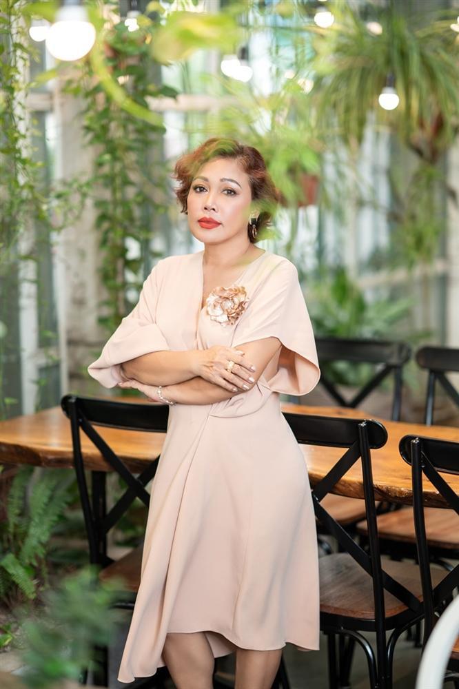 Từ cân nặng 72 kg, giờ thì Siu Black diện đầm cúp ngực khoe vai trần thon gọn và gợi cảm lắm rồi!-7