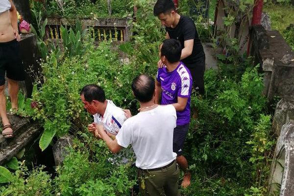 Gã đàn ông nghi bắt cóc bé gái ở Hà Nội đã vào nhà lục tài sản trước khi bị bắt, từng có 3 tiền án-1