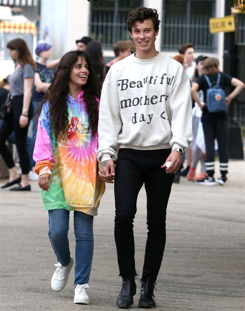 Bị chê hôn như cá đớp, Shawn Mendes - Camila Cabello công khai thị phạm cách ăn cháo lưỡi-2