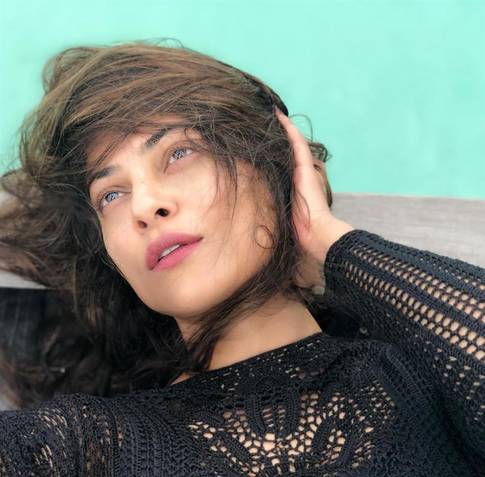 Bản tin Hoa hậu Hoàn vũ 12/9: Phạm Hương mặc bikini siêu gợi cảm vẫn bị bạn cũ chặt tơi bời-6