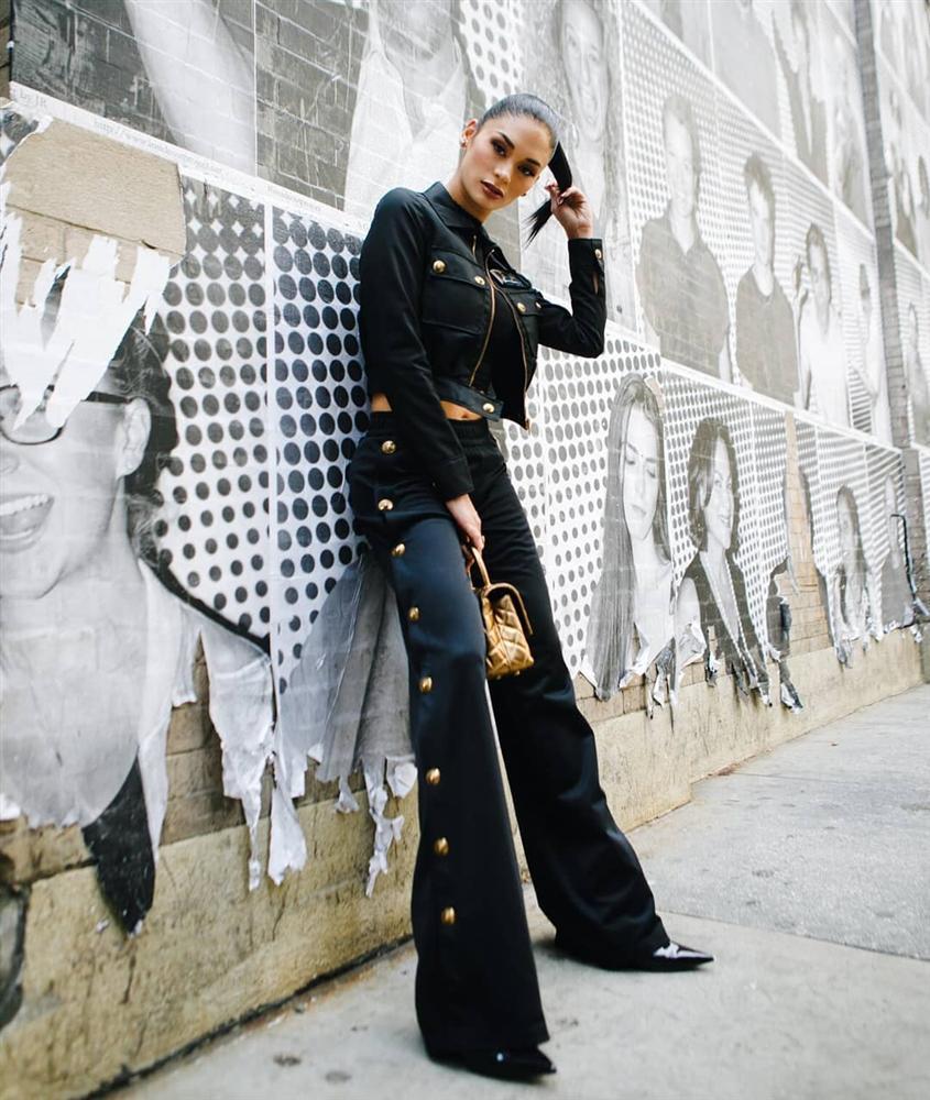 Bản tin Hoa hậu Hoàn vũ 12/9: Phạm Hương mặc bikini siêu gợi cảm vẫn bị bạn cũ chặt tơi bời-3