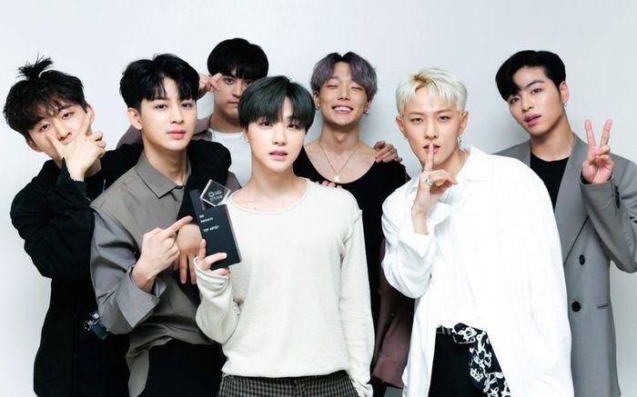 Fan xót xa nhìn lịch trình chạy show cuối năm dày đặc của iKON tại Nhật Bản-1