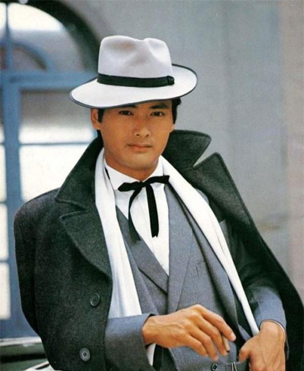 Không học đại học nhưng 4 ngôi sao này vẫn thành công khắp châu Á, thậm chí thành tỷ phú-8